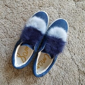 Slip on canvas shoes with poms